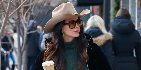 Kyle Richards was seen wearing tortoiseshell Saint Laurent Sun SL 558 013  sunglasses with light brown lenses in Aspen, Colorado, December 2025.