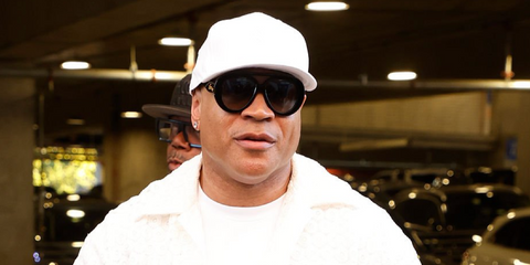 LL Cool J was seen wearing black Loewe Curvy LW40144U 01B aviator sunglasses on the Day 7 of US Open 2025. Shop online now on Pretavoir