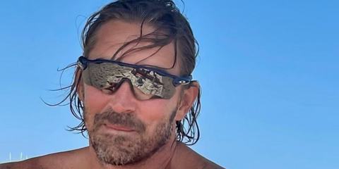 Actor Lee Pace was seen wearing black Oakley Radar EV Path OO9208 52 Prizm sunglasses in his Instagram post, January 2022. Shop online now on Pretavoir