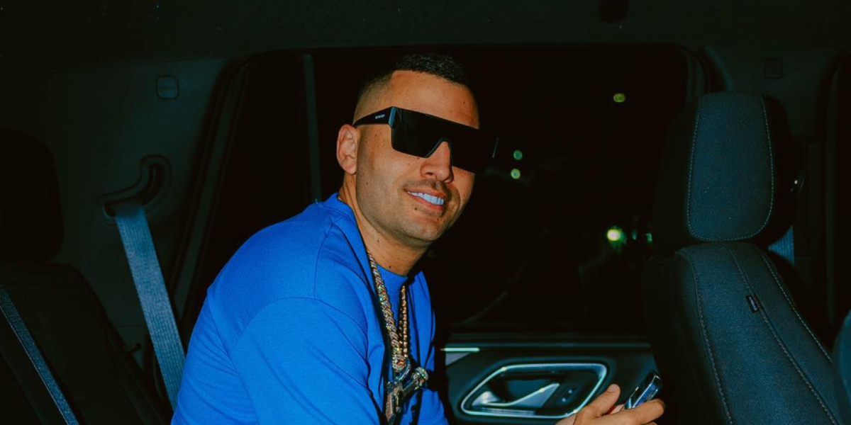 Cuban singer-songwriter Lenier Mesa was seen wearing black Burberry BE4291 346487 sunglasses in his Instagram post, May 2023.