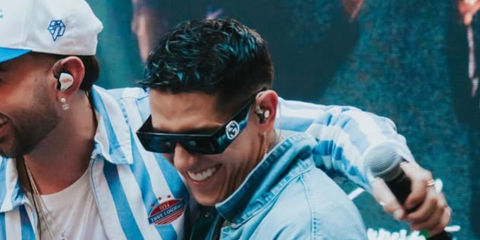 Puerto Rican singer Lenny Tavarez was seen wearing black Gucci GG1646S 001 sunglasses with interlocking double G logo at a Billboard Argentina event in March 2026.
