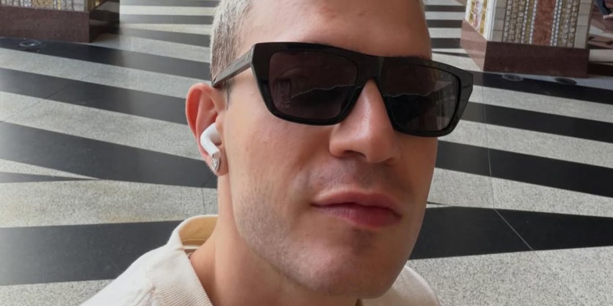 Brazilian actor Leo Picon was seen wearing black Bottega Veneta BV1291S 001 sunglasses in his Instagram post, March 2026.