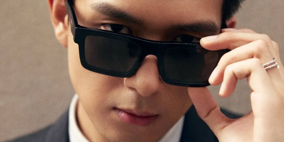 Chinese actor Li Xian was seen wearing black Prada PR 19WS 1AB5S0 sunglasses in a social media post. Shop online now on Pretavoir