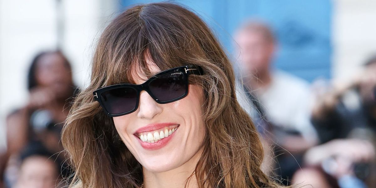 French actress and model Lou Doillon was seen wearing black Tom Ford Mikel TF1085 01A sunglasses at the Tom Ford Spring/Summer 2026 fashion show during Paris Fashion Week. Shop online now on Pretavoir
