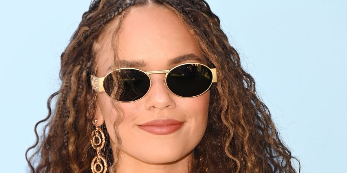 Actress Madison Pettis was seen wearing gold Versace 2264 1002/87 oval sunglasses at the Revolve Festival 2024. Shop online now on Pretavoir