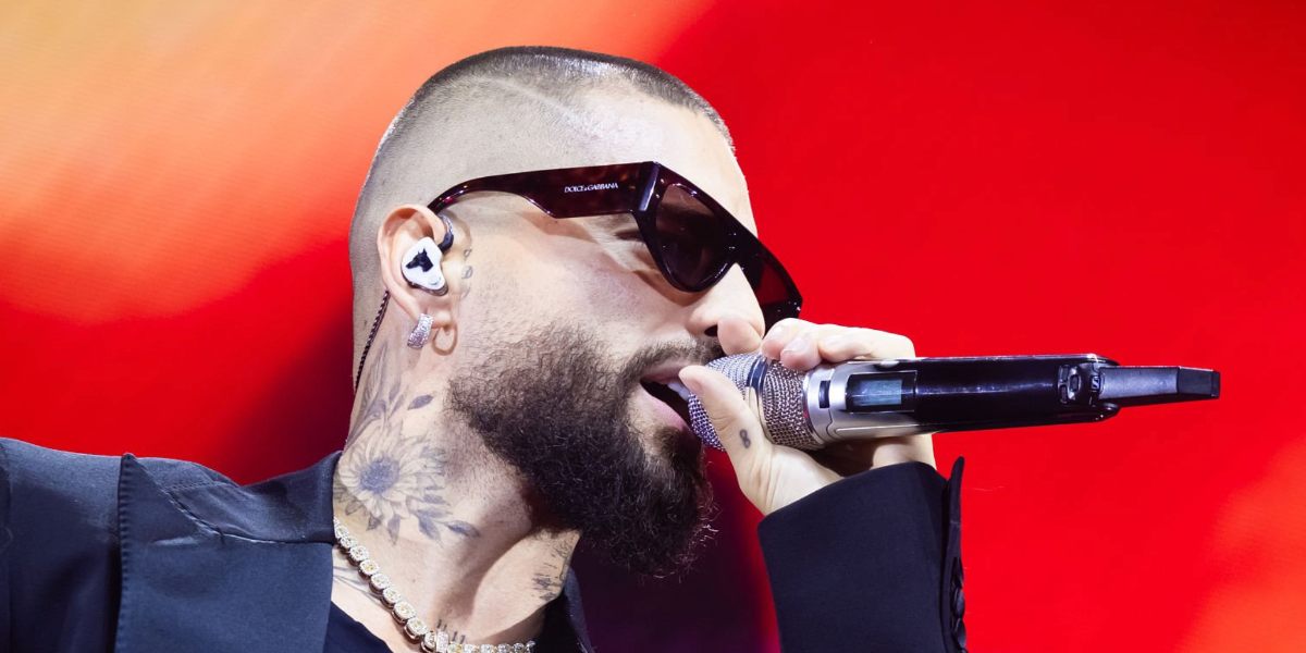 Colombian singer Maluma was seen wearing tortoiseshell Dolce&Gabbana DG4461 502/73 sunglasses onstage at Movistar Arena in Madrid, April 2025. Shop online now on Pretavoir