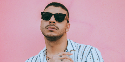 Colombian singer Manuel Medrano was seen wearing tortoiseshell Ray-Ban Wayfarer RB 2140 1382/R5 sunglasses.