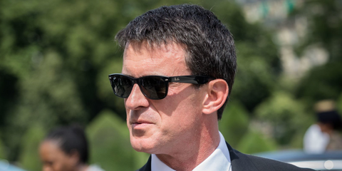 French-Spanish politician Manuel Valls was seen wearing black Ray-Ban New Wayfarer RB 2132 901L sunglasses in Paris. Shop online now on Pretavoir