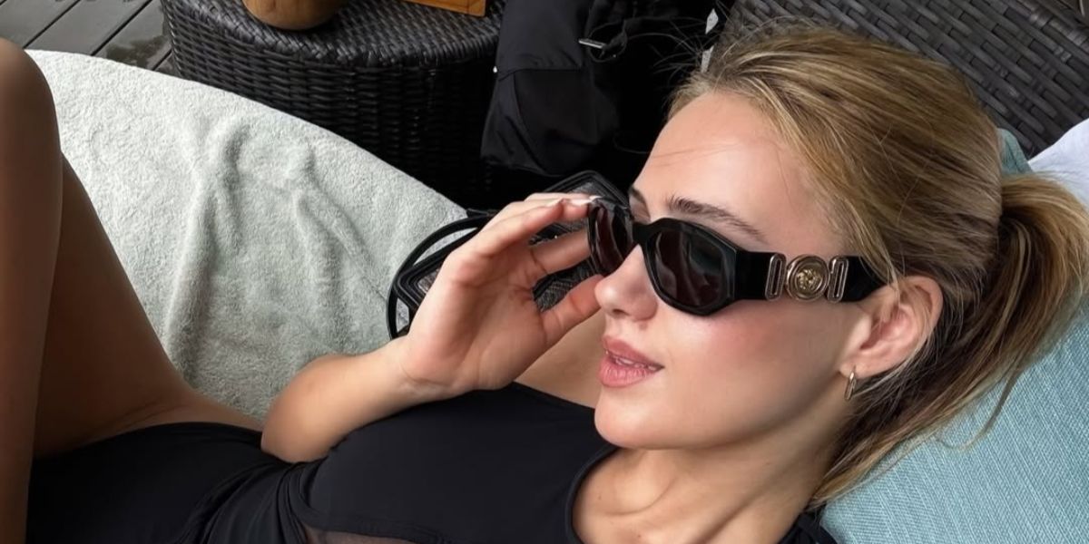 Bulgarian actress Maria Bakalova was seen wearing black Versace 4361 GB1/87 Medusa Biggie Sunglasses in Bali, shared through her Instagram post in December 2025.