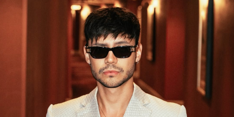 Colombian YouTuber Mario Andres Ruiz was seen wearing black and gold Bottega Veneta BV1308S 001 sunglasses in Las Vegas, shared through his social media post in November 2025.