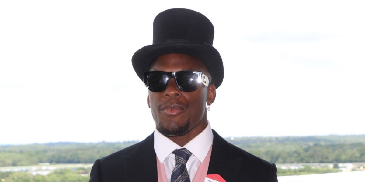 Rugby player Maro Itoje was seen wearing black Versace 4403 GB1/87 sunglasses with golden Greek key details at the Royal Ascot 2023. Shop online now on Pretavoir