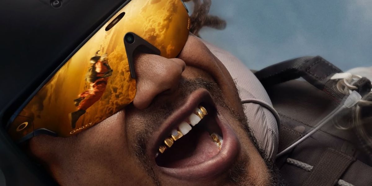 Former American football player Marshawn Lynch was seen wearing black Oakley Meta Vanguard OW8001 04 Prizm Smart Glasses in the Oakley Super Boel 2026 commercial.