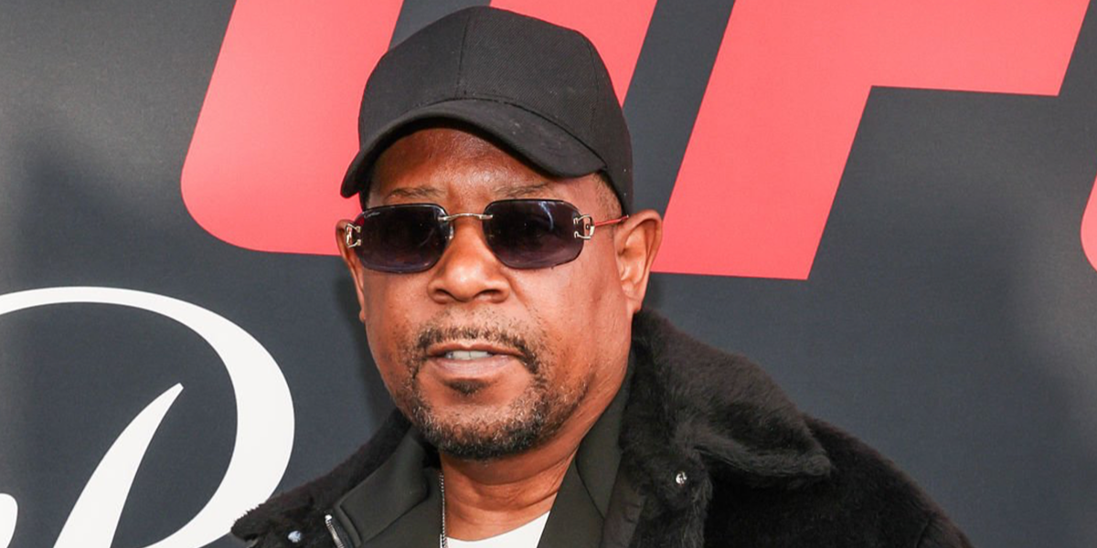 Actor and comedian Martin Lawrence was seen wearing gold Cartier CT0468S 001 sunglasses with grey gradient lenses at the UFC 331: Van vs. Pantoja 2 match in September 2026.