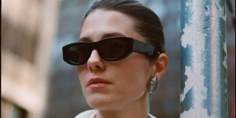 Actress Mary Elizabeth Winstead was seen wearing shiny black Thierry Lasry Mastermindy 101 sunglasses in a Rose & Ivy Magazine feature. Shop online now on Pretavoir