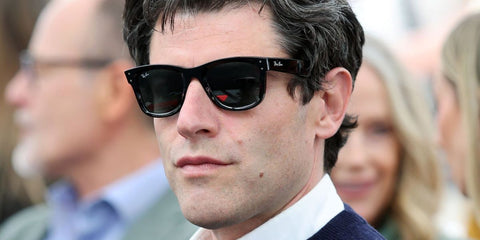 Max Greenfield was seen wearing black Ray-Ban Wayfarer Reverse RB R0502S 6677/72 sunglasses with blue lenses at the Hollywood Walk of Fame honouring Naomi Watts, October 2025. Shop online now on Pretavoir