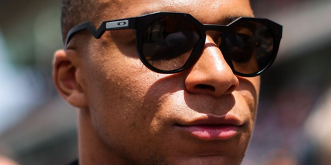 French Football player Kylian Mbappe wears Oakley HSTN Prizm sunglasses in black - buy online at Pretavoir.