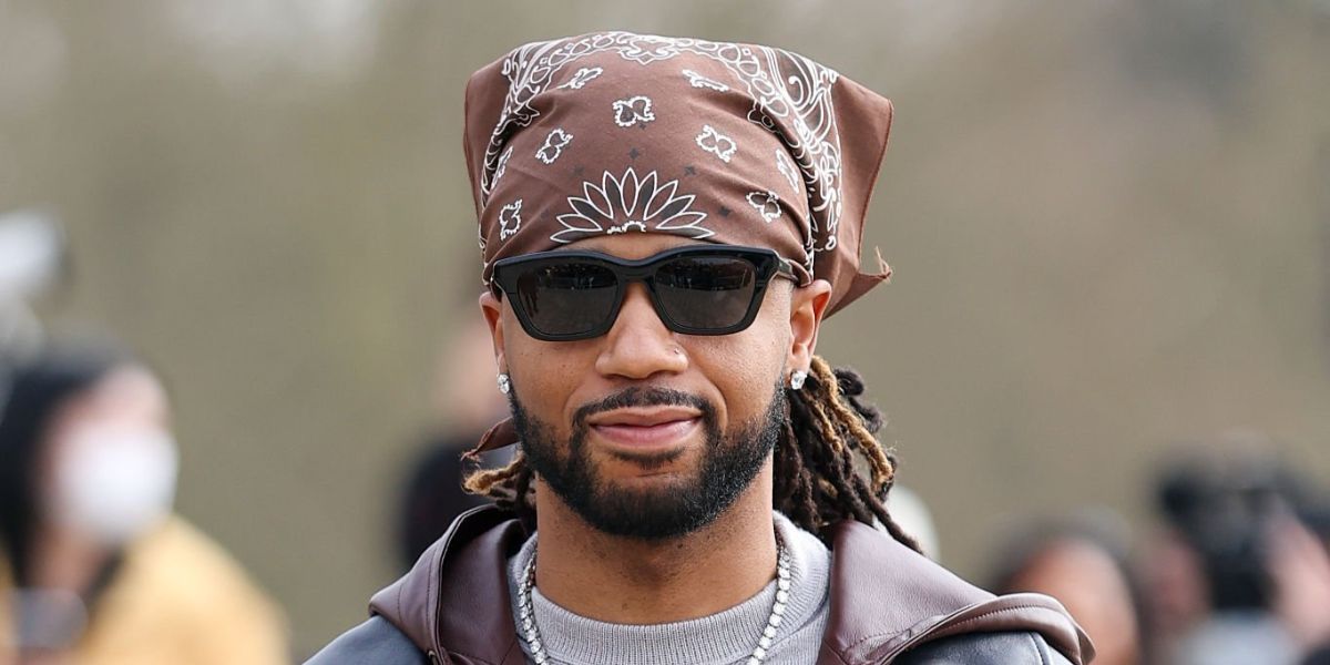 Hip-hop producer Metro Boomin was seen wearing black Loewe Slim LW40177I 01A sunglasses at the Loewe Fall/Winter 2026 fashion show during Paris Fashion Week.