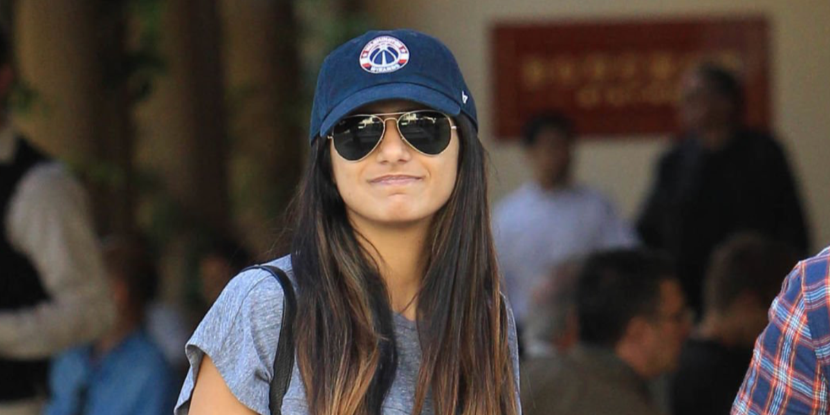 Mia Khalifa was seen wearing gold Ray-Ban Aviator RB 3025 181 sunglasses in Los Angeles. Shop online now on Pretavoir