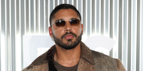 Actor Michael Evans Behling was seen wearing gold Ray-Ban RB 3832 001/51 sunglasses with brown gradient lenses at the Vanity Fair's Vanities party in Los Angeles, March 2026.
