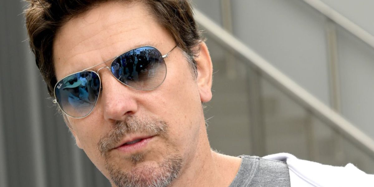 Actor Michael Trucco was seen wearing silver Ray-Ban Aviator 3025 003/3F sunglasses with blue gradient lenses at the SAG-AFTRA and WGA Strike, September 2023.