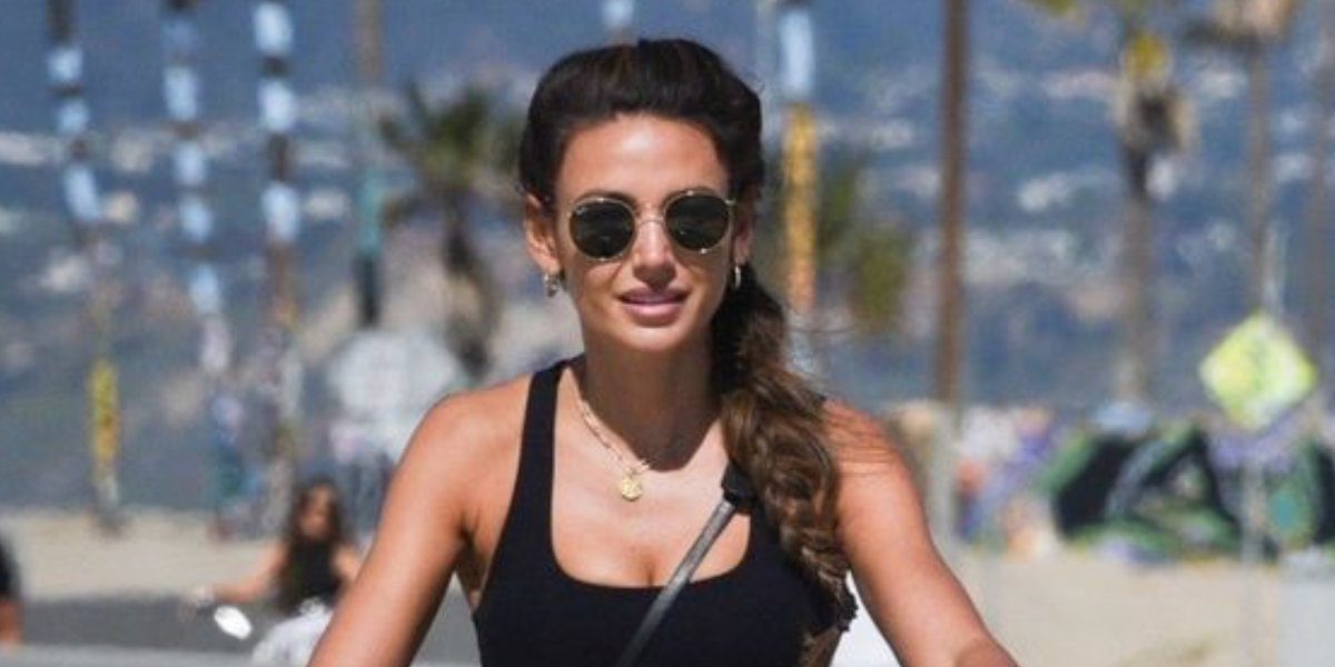 Actress and television personality Michelle Keegan was seen wearing Ray-Ban Round Metal RB 3447N 001 sunglasses.