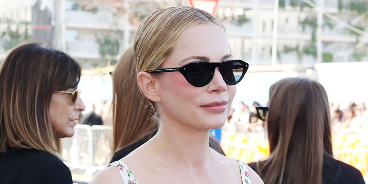 Michelle Williams was seen wearing black Prada PR B15S 16K731 sunglasses at the Prada Spring/Summer 2027 show during Milan Fashion Week.