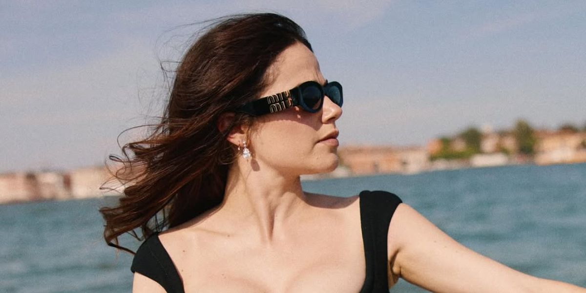 Molly Gordon was seen wearing black Miu Miu MU 11WS 1AB5S0 sunglasses at the 2024 Venice FIlm Festival
