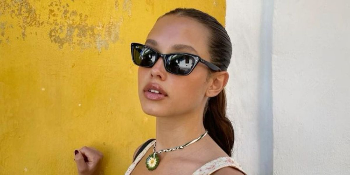 Spanish actress Natalia Azahara was seen wearing black Ray-Ban Lady Burbank RB 2299 901/31 sunglasses in a social media post.