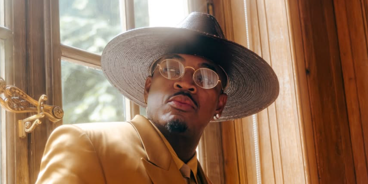 Ne-Yo was seen wearing gold Ray-Ban Oval RB 3547V 2500 optical glasses in Paris, shared through his Instagram in May 2026.