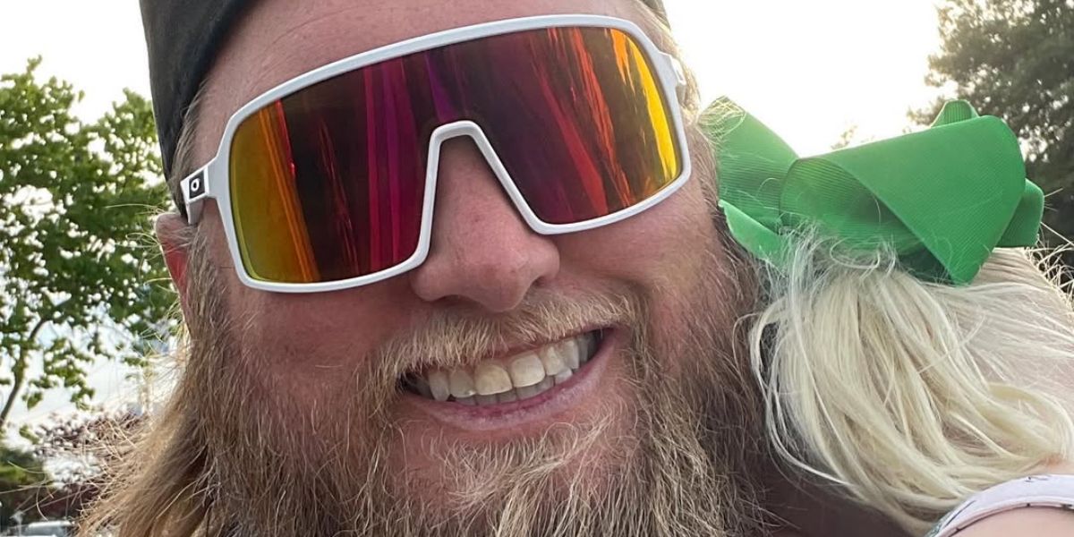American football athlete Nick Mangold was seen wearing white Oakley Sutro OO9406 06 sunglasses in his Instagram post, July 2022.