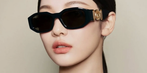 Ningning of K-Pop girl band aespa was seen wearing black Versace 4361 GB1/87 Medusa Biggie Sunglasses in the Versace Holiday 2024 campaign. Shop online now on Pretavoir
