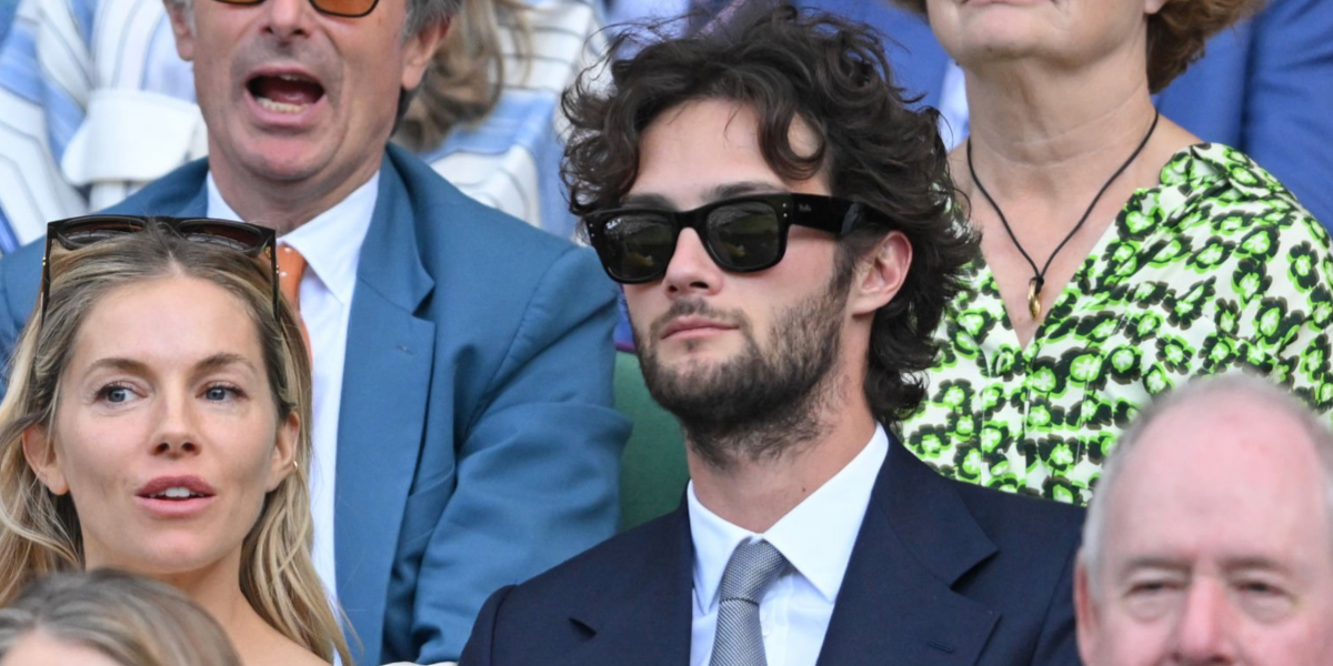 Actor and model Oli Green, pictured with partner Sienna Miller, was seenwearing black Ray-Ban Mega Wayfarer RB 0840S 901/31 sunglasses at the Wimbledon Tennis Championships 2025. Shop online now on Pretavoir