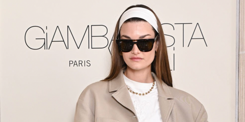 French model Ophelie Guillermand was seen wearing dark tortoiseshell Ray-Ban Phil RB 4426 1359/73 sunglasses at the Giambattista Valli Fall/Winter 2025 fashion show during Paris Fashion Week. Shop online now on Pretavoir