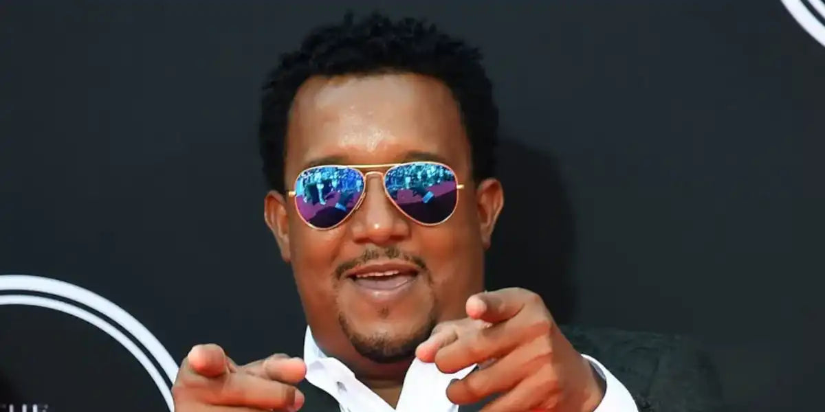 Dominican-American former baseball athlete Pedro Martinez was seen wearing gold Ray-Ban Aviator 3025 112/17 sunglasses with Blue Flash Mirror