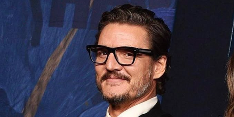 Pedro Pascal wears Oliver Peoples Latimore OV5507U 1722 optical glasses at the Emmys 2024