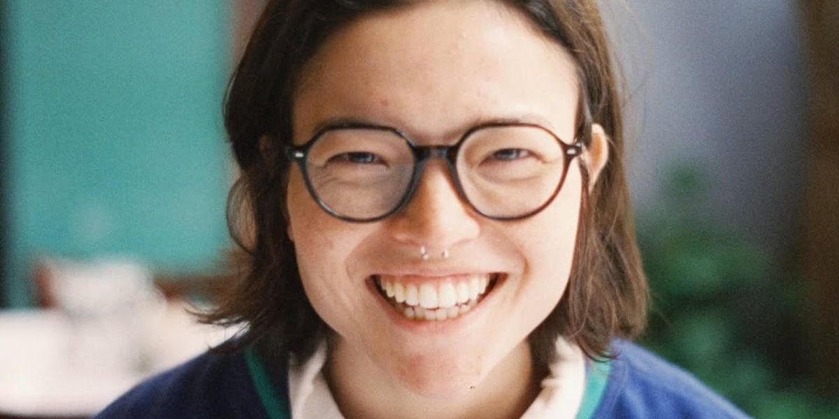 Actress and singer Piper Curda was seen wearing dark tortoiseshell Ray-Ban Thalia RB 5395 2012 hexagonal optical glasses in her Instagram post, January 2024.