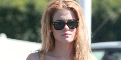 Australian actress Rachael Taylor was seen wearing the iconic Ray-Ban Wayfarer 2140 901 Black sunglasses