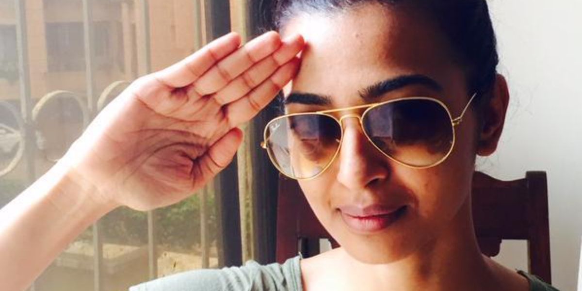 Bollywood actress Radhika Apte was seen wearing gold Ray-Ban Aviator 3025 001/51 Gold/Light Brown Gradient sunglasses in a social media selfie