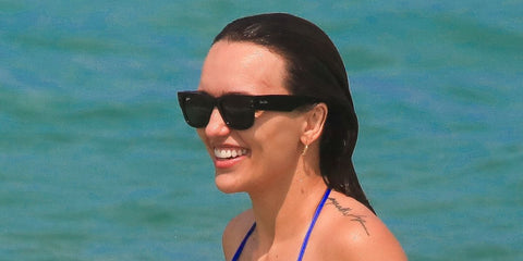 Brazilian actress Rafa Kalimann was seen wearing black Ray-Ban Mega Wayfarer RB 0840S 901/31  sunglasses in September 2024.