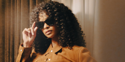 Professional boxer Ramla Ali was seen wearing tortoiseshell Versace 4492U 108/87 sunglasses at the Versace Fall/Winter 2025 fashion show during Milan Fashion Week. Shop online now on Pretavoir