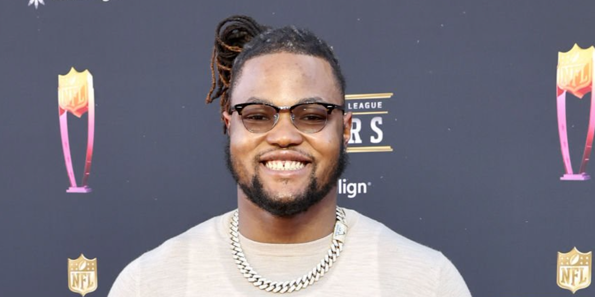 American football player Rashan Gary of the Green Bay Packers was seen wearing dark tortoiseshell and silver Ray-Ban Clubmaster Optical RB 5154 2012 glasses at the 11th Annual NFL Honors, February 2022.