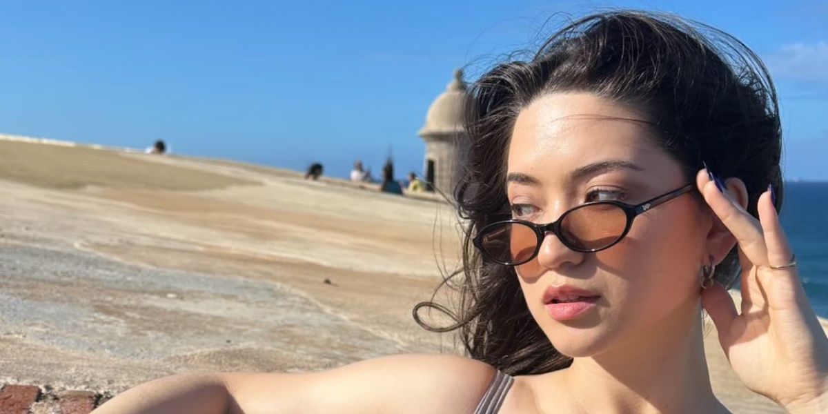 Actress Reina Hardesty was seen wearing DMY Studios Bibi DMYSun12SB Black sunglasses in February 2025. Shop online now on Pretavoir