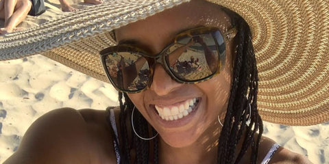 Actress and singer Renee Elise Goldsberry was seen wearing brown tortoiseshell Maui Jim Orchid H735 10P sunglasses in her Instagram post, August 2022. Shop online now on Pretavoir