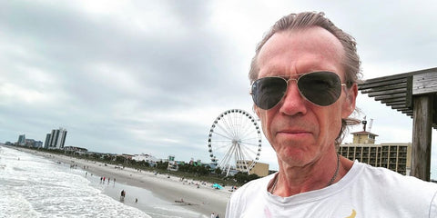 Welsh-American actor Richard Brake was seen wearing Ray-Ban Aviator RB 3025 W0879 Gunmetal/Green sunglasses.