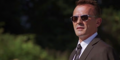 American actor Robert Knepper was seen wearing Randolph Aviator Matte Chrome AF085 sunglasses in 2011 movie Earth's Final Hours