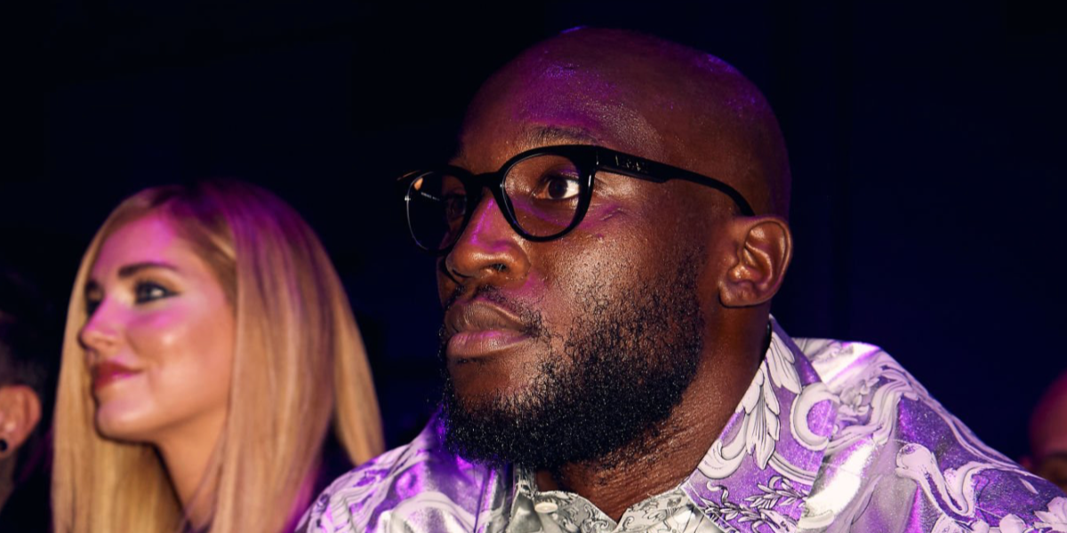 Belgian footballer Romelu Lukaku was seen wearing black Versace 3317 GB1 round optical glasses at the Versace Spring/Summer 2023 fashion show during Milan Fashion Week. Shop online now on Pretavoir