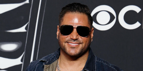 Television personality Ronnie Ortiz-Magro of Jersey Shore was seen wearing silver Gucci GG0528S 007 Polarised sunglasses at the MTV VMA 2025. Shop online now on Pretavoir