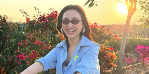 Hong Kong actress Samantha Ko was seen wearing tortoiseshell Miu Miu MU 04ZS VAU50D oval sunglasses in her Instagram post, March 2025. Shop online now on Pretavoir