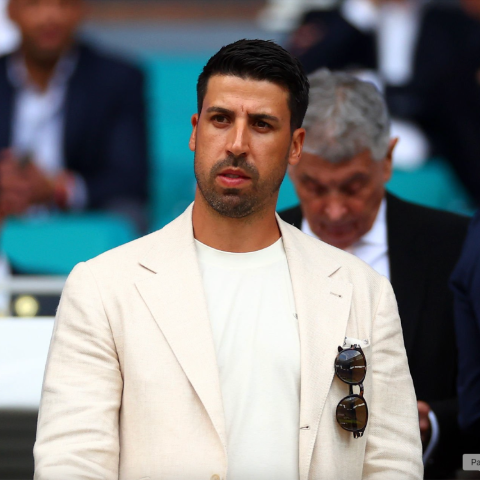 German former footballer Sami Khedira was seen carrying tortoiseshell Tom Ford Dante TF834 52J sunglasses at the FIFA Club World Cup 2025. Shop online now on Pretavoir