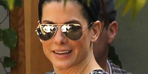 Sandra Bullock was seen wearing gold Ray-Ban Aviator Large Metal RB 3025 9196/G5 Chromance Polarised sunglasses in Los Angeles. Buy now online on Pretavoir